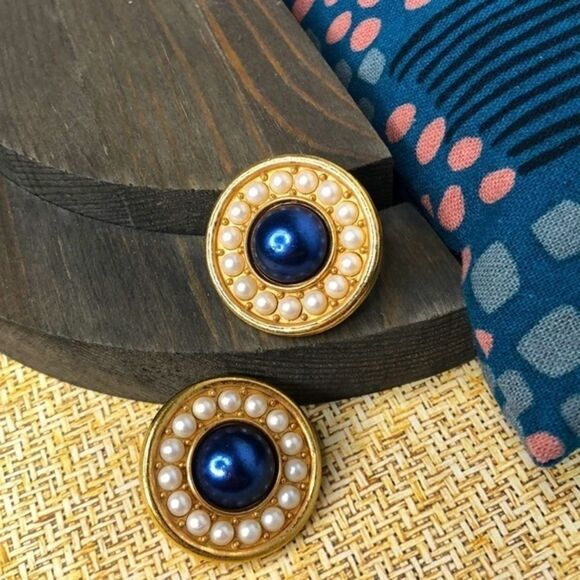 Vintage Liz Claiborne earrings - Picture 1 of 4